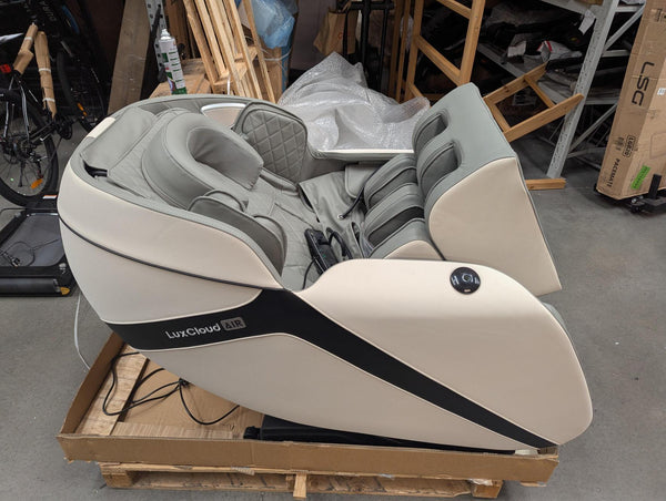 Refurbished Regen8 LuxCloud Air - Zero Gravity Heated Massage Chair