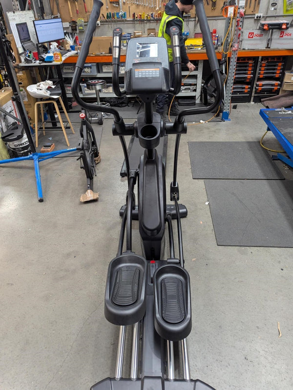 Refurbished XT-40 Ascender Incline Cross Trainer (Assembled)